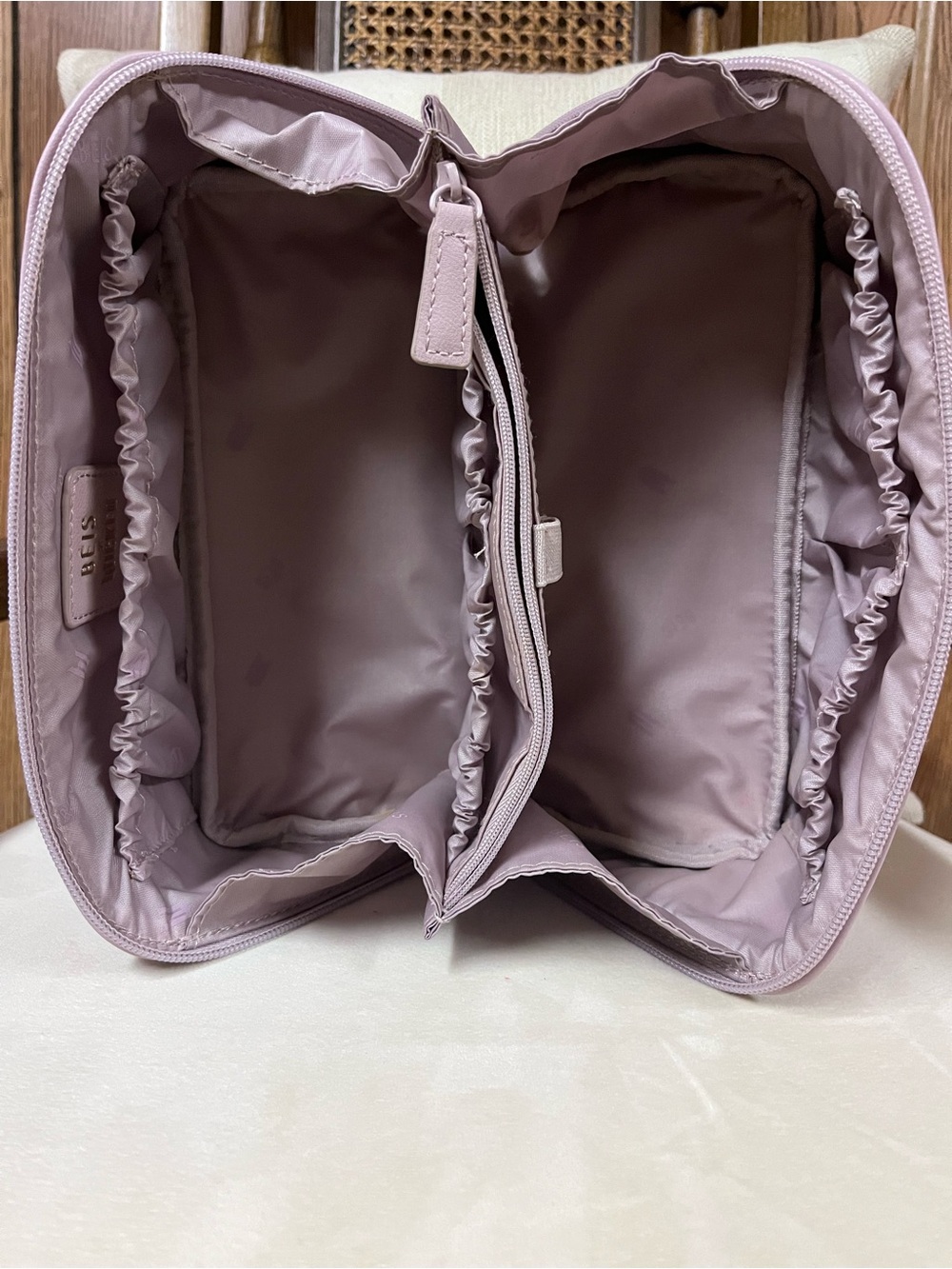BEIS Wicked pink toiletry bag - Picture 2 of 10